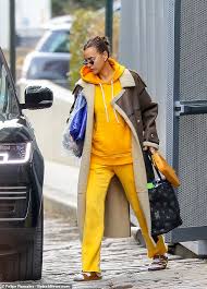 Per prima, la modella irina shayk, che ha indossato la chioma mermaid per la collezione moda di versace p/e 2021. Schnabel Archives Broread Com