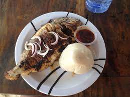 Doğu nusa tenggara'daki bir acehnese sahilinden. Banku Similar To Kenkey With Tilapia African Food West African Food Food