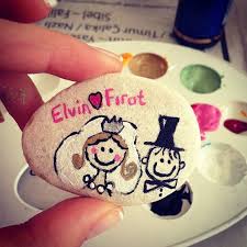 Gelin Damat Tas Boyama Nikah Sekeri 2 Elvin Design Boyali Kayalar Nikah Sekerleri Taslar