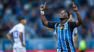 Gr&ecirc;mio vence Confian&ccedil;a e sai em vantagem na Copa do Brasil