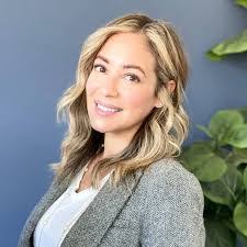 Sandy Mooney's Instagram, Twitter & Facebook