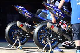 Check yzf r1m specifications, mileage, images, 2 variants, 4 colours and read 53 user reviews. Akrapovic On Twitter Akrapovic And Pata Yamaha Official Worldsbk S Yamaha Yzf R1 Send Greetings From Thaiworldsbk Worldsbk