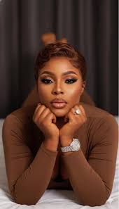 Compact and customizable travel-friendly makeup line