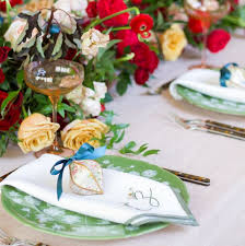 See more ideas about christmas tablescapes, christmas table settings, christmas table. 8 Simple Christmas Table Settings Casual Holiday Tablescapes