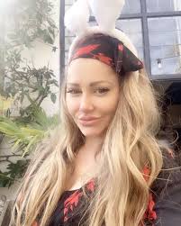 Keeley Walker (@kwcomms) • Instagram photos and videos