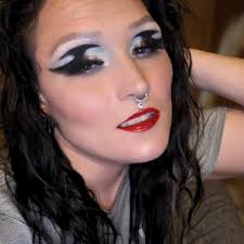 My new teal wig and makeup look 🎃 👻