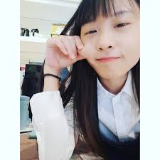 把世界當教室- 🇵🇱 【波蘭Poland 】華沙Warsaw  ❤️在波蘭首都華沙的舊城區的市集廣場上，可以看到五顏六色緊連的房屋，積水形成的倒影更增添畫面豐富性