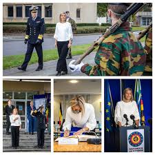 La modernisation de l'armée, priorité de ludivine dedonder, la nouvelle ministre de la défense. Chief Of Defence Belgium Aujourd Hui Nous Avons Officiellement Recu La Nouvelle Ministre De La Defense Madame Dedonder A Notre Quartier General A Evere Il S Agit De Sa Premiere Visite Officielle