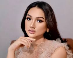 Andrew Andika Ditangkap, Tengku Dewi Unggah Sindiran : Tak Perlu Balas  Dendam, yang Menyakitimu Bakal Dapat Kekacauan Sendiri