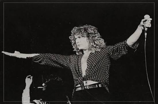 Led Zeppelin frontman Robert Plant brought a whole new definition to the  phrase 'rook and roll', making a surprise appearance at a charity chess  tournament in Bewdley. ♟️ Listen here: 👂🏻 https://bbc.in/4wKmRmq