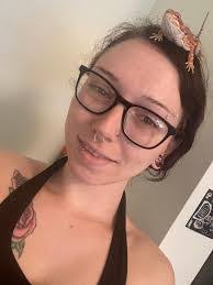 Erin Labar's Instagram, Twitter & Facebook