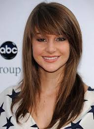You'll feel like a million bucks, all from a simple cut that takes less than 5 minutes to do. Side Swept Blunt Bangs Different Haircuts For Long Hair Askhairstyles