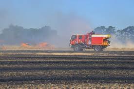 Le rapport financier annuel portant sur les comptes clos au 31 décembre 2020 sera disponible dans les délais. Essonne Feu De Chaume En Cours 10 Hectares Brules A Fontenay Les Briis Actu Essonne