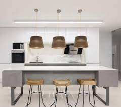 Fibras naturales y sintéticas, aluminio, teca, textil repelente al agua… todos ellos están fabricados con materiales pensados para resistir bien en la intemperie. Lampara Colgante Cono Fabricada En Carton Corrugado Diametro 43cm Boutique De Luz