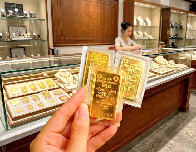Giá vàng trượt sâu, xuống 140 triệu đồng/lượng