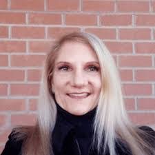 Elizabeth Gannon's Instagram, Twitter & Facebook