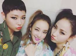 Wonder Girls Yeeun Snap A Group Picture With Cheetah And Younha Cheetah Kpop Girls Wonder