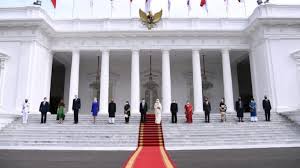 Imej negara kita juga terjejas kerana ini menggambarkan kelemahan pentadbiran kerajaan serta pengagihan ekonomi yang tidak seimbang. Kesan Para Duta Besar Baru Dari Negara Sahabat Mengenai Indonesia