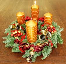 Fabriquer une couronne de l'avent. Les Origines Et Traditions De L Avent Momes Net