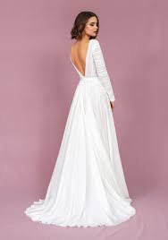 Bei der herstellung unserer brautkleider arbeiten wir ressourcenschonend und nachhaltig, nicht nur zum schutze der umwelt, sondern auch für faire löhne und arbeitsbedingungen in der gesamten wertschöpfungskette. Atelier Snow Zweiteiliges Brautkleid Kassia Camellia Avocadostore