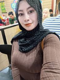 Awek kelantan hot & cantik