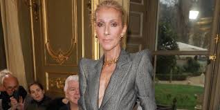 (cnn) leave it to celine dion to do it up big. Celine Dion En Noir Gris Et Blanc Aux Defiles Haute Couture Huffpost Quebec Vivre