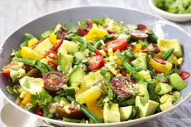 La salade composée est un must de nos repas d'été , c'est aussi une bonne façon d' accommoder des restes. 1001 Idees De Salade Composee Originale Saine Et Delicieuse Recette De Salade Composee Salades Composees Salade Composee Originale