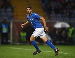 In quest'immagine puoi vedere un grafico sull'evoluzione delle ricerche su giocatori della nazionale italiana e la quantità di notizie e. Erasmus Tricolore Chi Sono I Calciatori Italiani All Estero