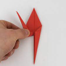 Stellen sicher, dass sie eine saubere oberfläche zu arbeiten.damit wird viel einfacher faltungschritt 2: Origami Kranich Falten Anleitung 10 Minuten Dauer Origami Tiere Falten