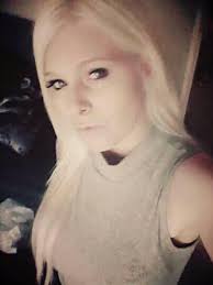 Woman with 2,000 Facebook friends but few real pals killed herself after  becoming insecure about her looks when she was targeted by trolls