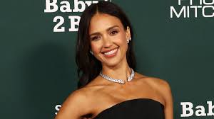 Jessica Alba Unveils Tiny Yet Noticeable Hair-Color Tweak