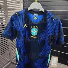 Site vaza suposta camisa reserva do Brasil para a Copa do Mundo; veja