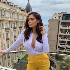 Bienvenue sur nabilla tv, le 1er magazine féminin en vod : The White Shirt With Long Sleeves Worn By Nabilla Benattia On The Account Instagram Nabilla Spotern