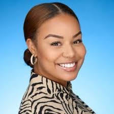 Simone Hayes's Instagram, Twitter & Facebook