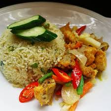 Beberapa menu yang sudah pernah kubagi seperti nasi goreng rendang ayam crispy, nasi goreng ayam cabe hijau, ataupun nasi goreng kecap pedas mungkin sudah pernah. Dapur Arang Nasi Goreng Ayam Kunyit Order Whatsapp Facebook