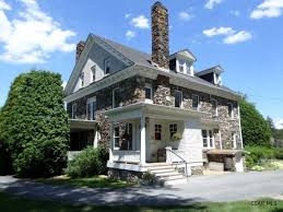 105 Wonder St Johnstown Pa 15905 Zillow House Styles Fixer Upper Home Family