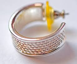 Real gold is not magnetic fake gold on the other hand will stick to the magnet. How To Tell If Your Old Gold And Silver Jewelry Is Real Bellatory