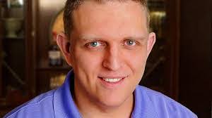 Scott Risley's Instagram, Twitter & Facebook