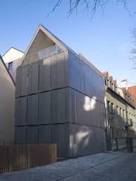 Wohnhaus In Augsburg Geneigtes Dach Wohnen Baunetzwissen De Wohnhaus Haus Haus Architektur