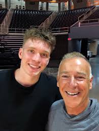 nico stan 🍊🌺 (@currralinavol)