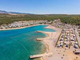 Kroatien hat hundert kilometer von stränden. 10 Campingplatze Mit Sandstranden In Kroatien Adriacamps