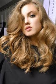 25 Honig Blonde Haircolor Ideen Die Einfach Wunderschon Sind Haarfarbe Blond Honigblond Haarfarbe Karamellblonde Haare