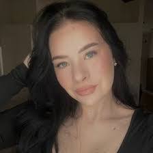 Taryn Blanchard's Instagram, Twitter & Facebook