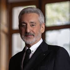 Amir Izadpanah's Instagram, Twitter & Facebook