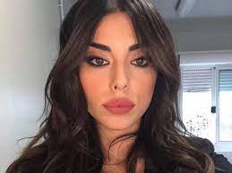 Dopo lo screzio finale con giovanna, convinta di essere stata presa in giro, giulio cala la maschera: Ued Giulia D Urso Metamorfosi Dopo Lo Show Perche Sono Cambiata
