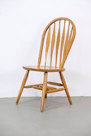 The windsor is an enduring (and comfortable) english design classic perfect for that cosy rustic / farmhouse look. Yugoslavian Oak Windsor Chairs From Stolkamnik Set Of 4 For Sale At Pamono