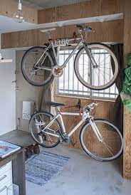 p 自転車用フックを使って 愛車を玄関にディスプレイ 上下に格納してスペースを有効活用 p 自転車 格納 自転車収納