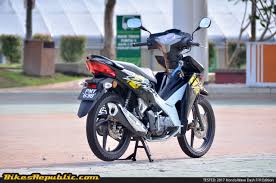 Wave dash kini dilengkapi dengan teknologi pancitan bahan api menggantikan sistem karburator sebelumnya. Tested 2017 Honda Wave Dash Fi R Edition Honda S Wonder Boy Bikesrepublic