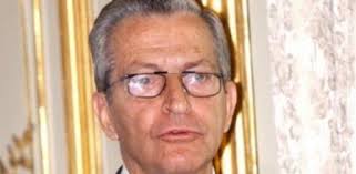 El hijo de Adolfo Suárez informa a los medios del estado de salud de su  padre