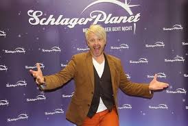 Aber wie kam er dazu und was passierte in seinem leben außerdem? Ross Antony Hundin Aura Gehort Jetzt Zur Familie